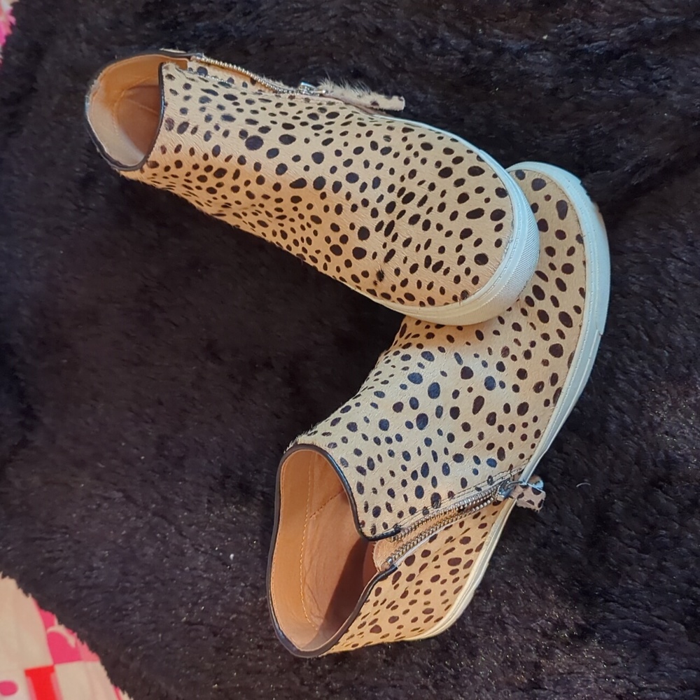 Cheetah print booty